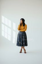 Cargar imagen en el visor de la galería, Be that woman skirt GALAXY Skirts Bloombellamoda 