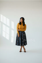 Cargar imagen en el visor de la galería, Be that woman skirt GALAXY Skirts Bloombellamoda 