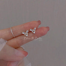 Load image into Gallery viewer, Butterfly tiny dainty earrings A Bloombellamoda 