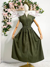 Cargar imagen en el visor de la galería, Button up V neck dress OLIVE Bloombellamoda 