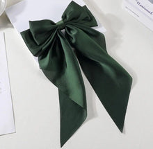Cargar imagen en el visor de la galería, Coquette hair bow clip (22 colors) Bloombellamoda 