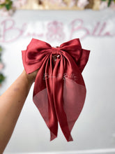 Cargar imagen en el visor de la galería, Coquette hair bow clip (27 colors) Bloombellamoda 