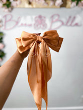 Cargar imagen en el visor de la galería, Coquette hair bow clip (27 colors) Bloombellamoda 