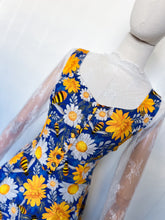 Load image into Gallery viewer, Daisies and Bees LARGE/XL Bloombellamoda 