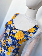 Load image into Gallery viewer, Floral mesh lace long sleeve-4 COLORS Bloombellamoda 