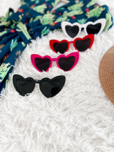 Cargar imagen en el visor de la galería, Retro Heart Sunglasses Bloombellamoda 