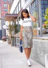 Cargar imagen en el visor de la galería, Satin midi animal print Bloombellamoda 