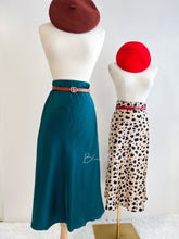 Load image into Gallery viewer, Satin midi skirt DARK GREEN Bloombellamoda 