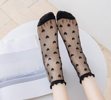 Cargar imagen en el visor de la galería, Sheer Ankle Heart Socks Bloombellamoda 