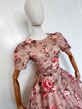 Cargar imagen en el visor de la galería, Textured front zipper midi Bloombellamoda 