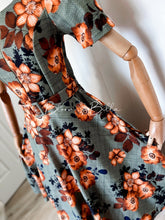Cargar imagen en el visor de la galería, Textured front zipper midi GREEN OLIVE Bloombellamoda 