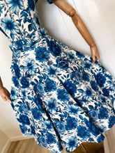 Load image into Gallery viewer, Textured front zipper midi MEDIUM/LARGE Bloombellamoda 