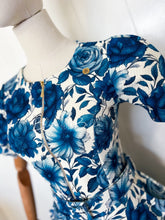 Load image into Gallery viewer, Textured front zipper midi MEDIUM/LARGE Bloombellamoda 