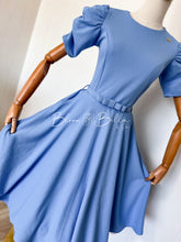 Cargar imagen en el visor de la galería, Textured midi dress LIGHT BLUE Bloombellamoda 