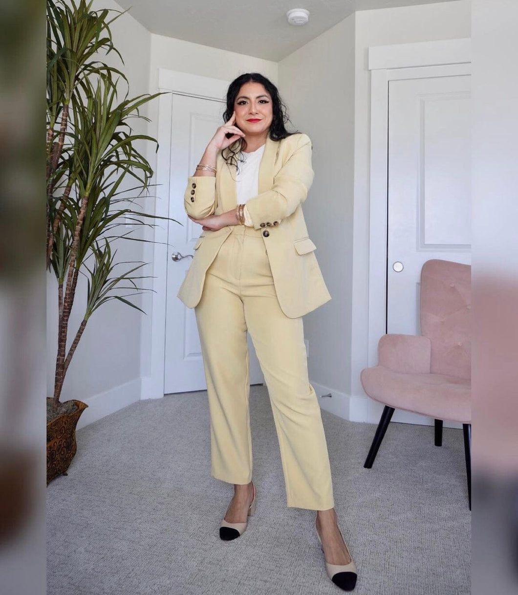 CEO executive women suit BANANA Bloombellamoda 