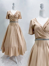 Load image into Gallery viewer, Dainty midi dress Bloombellamoda 