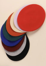 Cargar imagen en el visor de la galería, Knitted beret PRE ORDER Accessories Bloombellamoda 