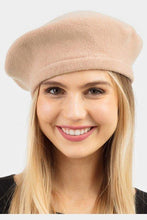 Cargar imagen en el visor de la galería, Knitted beret PRE ORDER Accessories Bloombellamoda Beige 