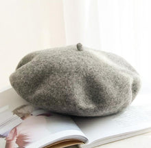 Cargar imagen en el visor de la galería, Le amore beret PRE ORDER Accessories Bloombellamoda 