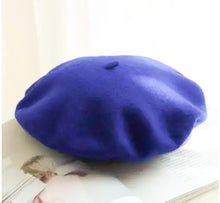 Cargar imagen en el visor de la galería, Le amore beret PRE ORDER Accessories Bloombellamoda Royal blue 