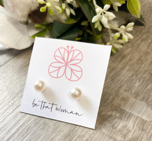 Pearl studs (medium) Earrings Bloombellamoda 
