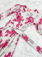 Load image into Gallery viewer, Pleated Blossom Beige SMALL/MEDIUM Bloombellamoda 