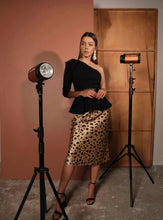 Cargar imagen en el visor de la galería, Satin midi skirt Bloombellamoda 